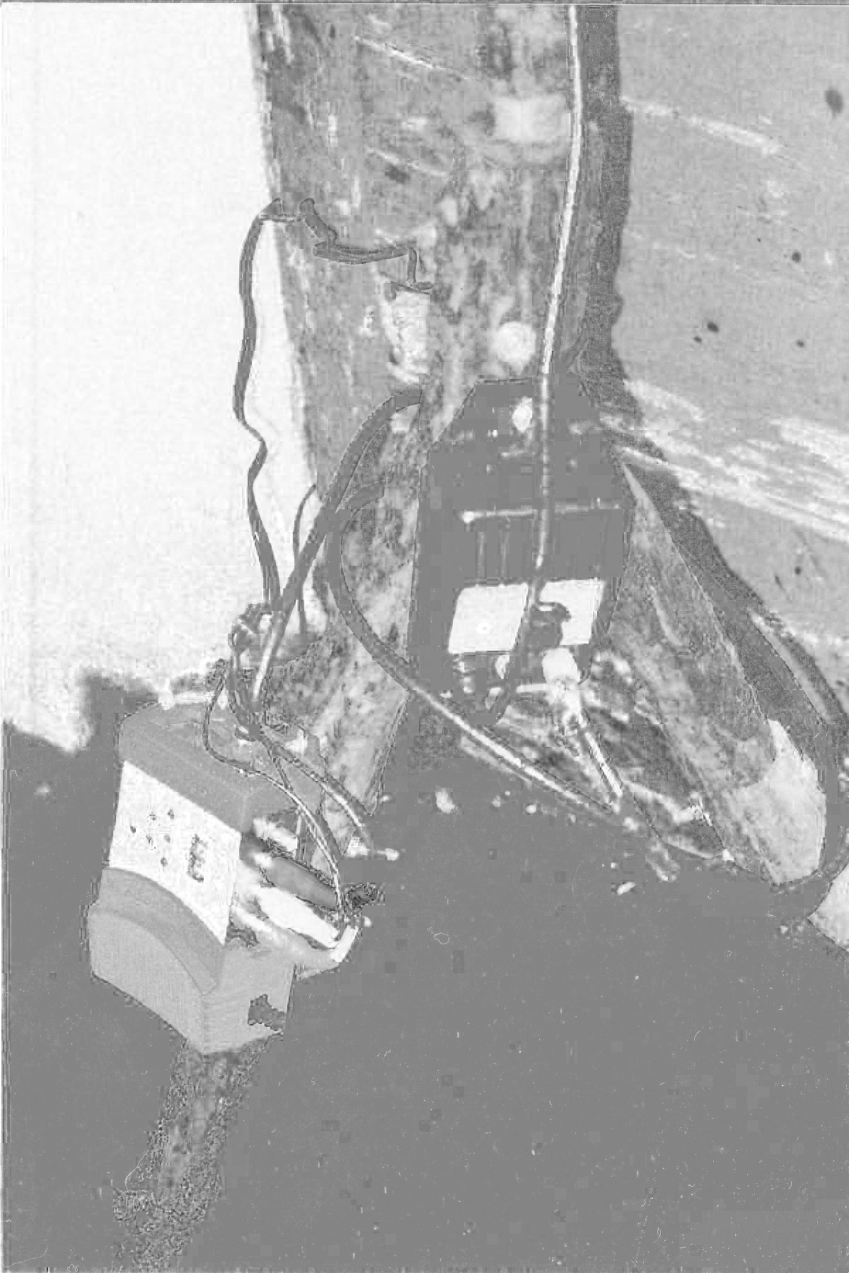 Emetteur constitué d’un modulateur et d’un amplificateur achetés sur leboncoin.fr. Cables rca et coaxiaux.